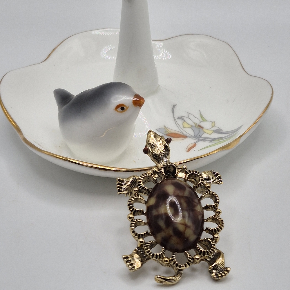 GERRY'S VINTAGE Brown GLASS MARBLED  Turtle BROOCH